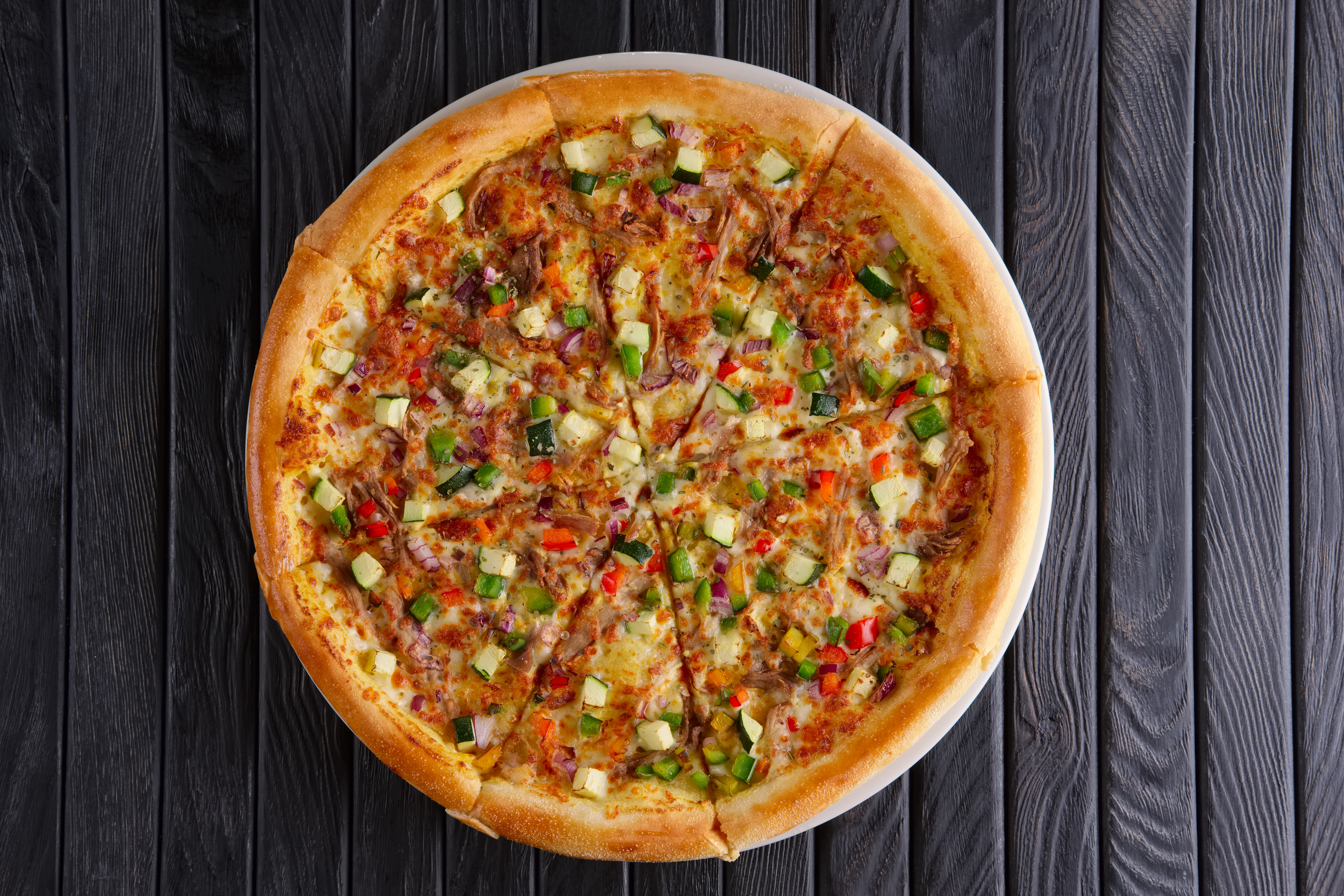 Pizza met groene paprika en gehakt 