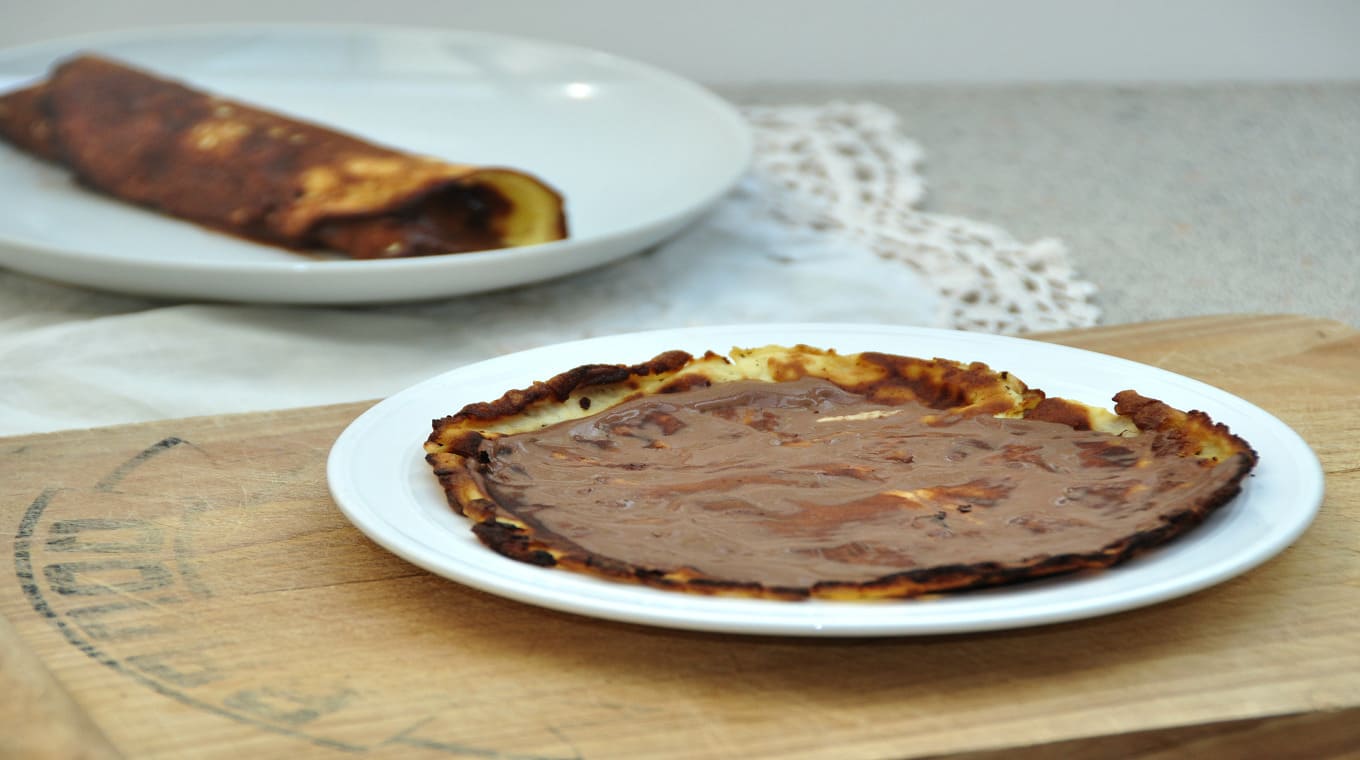 Crêpes avec une sauce au chocolat