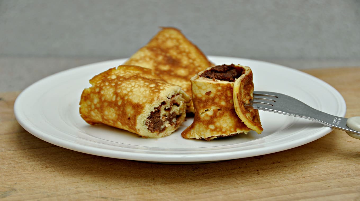 Crêpes avec garniture au chocolat et à la noisette