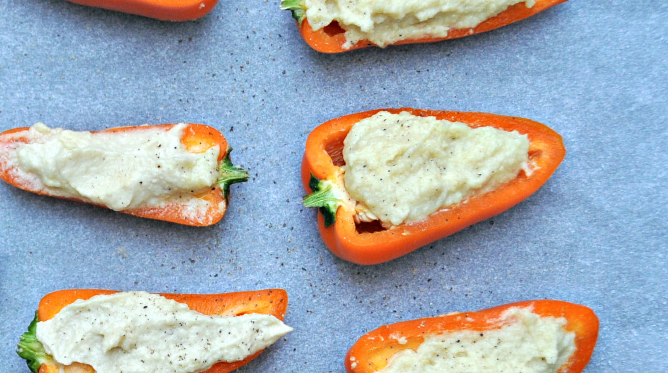 Mini-paprika met hummus